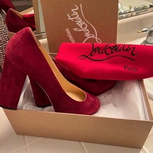 Beautiful shoes in mint condition.